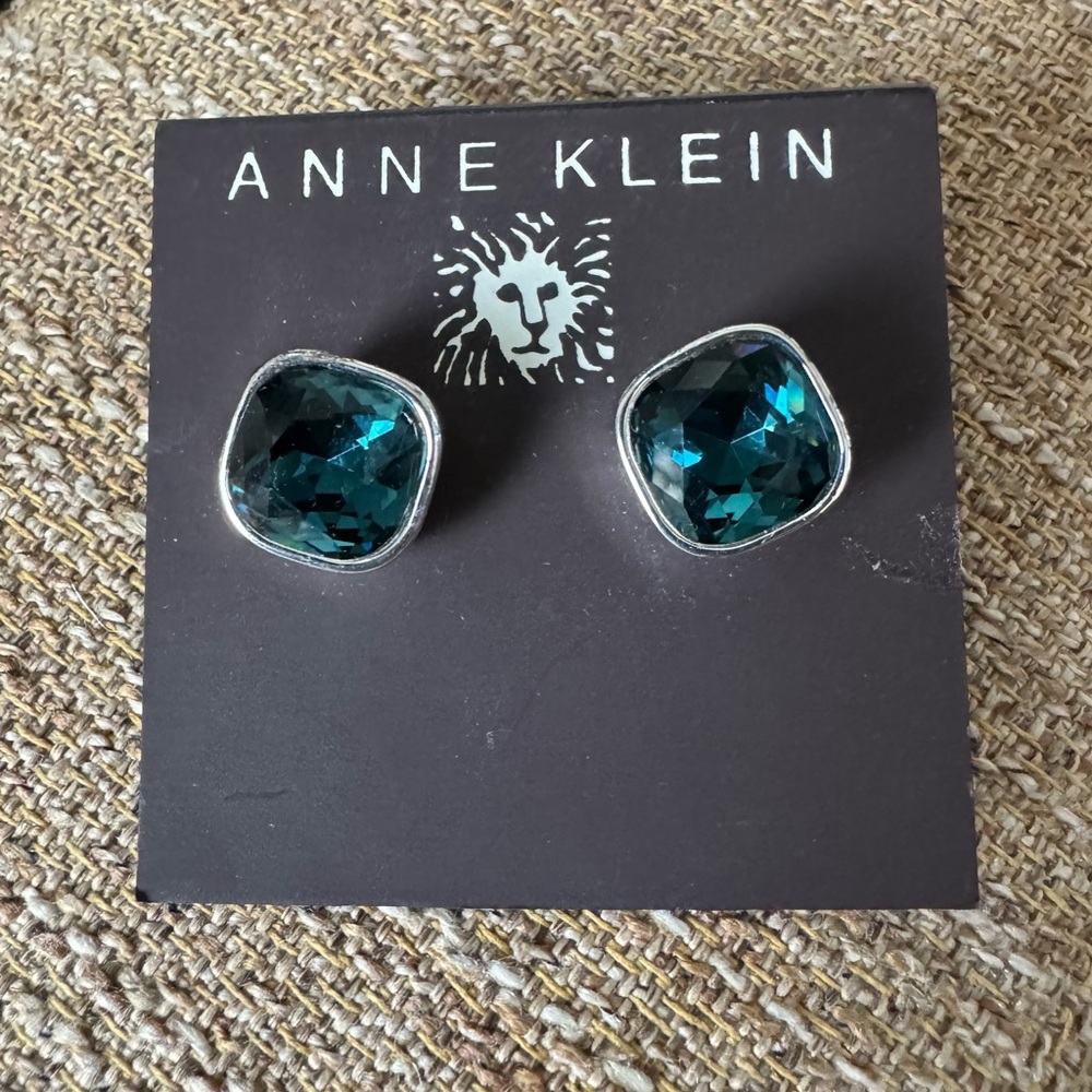 Anne Klein square pierced earrings